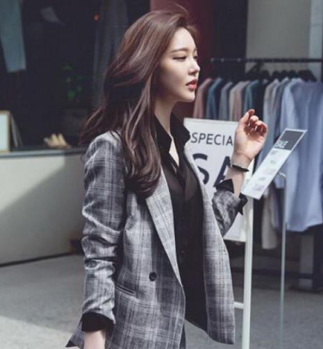 女生这样穿最酷：格纹西装演绎时尚优雅范（图）