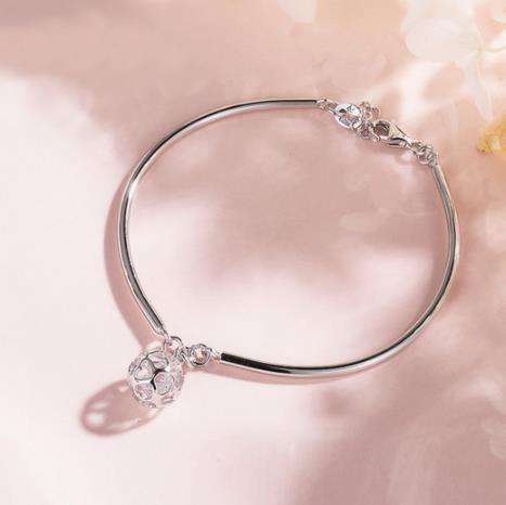 5款元气满满少女感的时尚手链搭配示范（图）