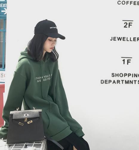 冬季卫衣怎么穿:时尚卫衣的多种搭配示范(图) 冬季卫衣怎么穿:时尚卫衣的多种搭配示范(图)