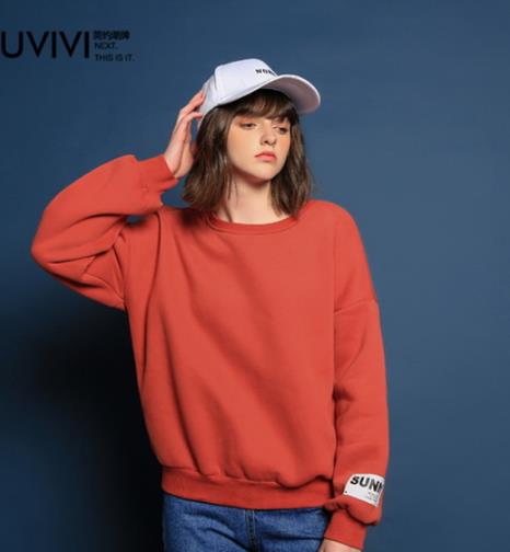 冬季卫衣怎么穿:时尚卫衣的多种搭配示范(图) 冬季卫衣怎么穿:时尚卫衣的多种搭配示范(图)