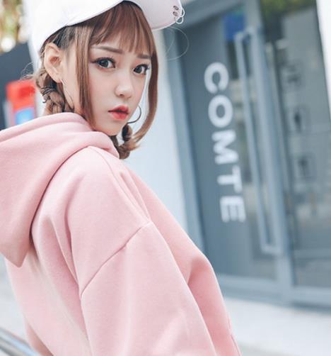 冬季卫衣怎么穿:时尚卫衣的多种搭配示范(图) 冬季卫衣怎么穿:时尚卫衣的多种搭配示范(图)