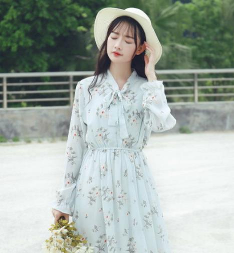 连衣裙+外套:给你秋冬最时髦搭配(图) 连衣裙+外套:给你秋冬最时髦搭配(图)