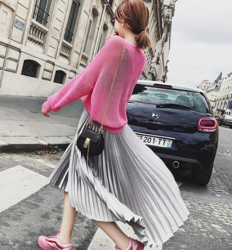 针织衫搭配半身裙:打造时尚名媛文艺范儿(图) 针织衫搭配半身裙:打造时尚名媛文艺范儿(图)