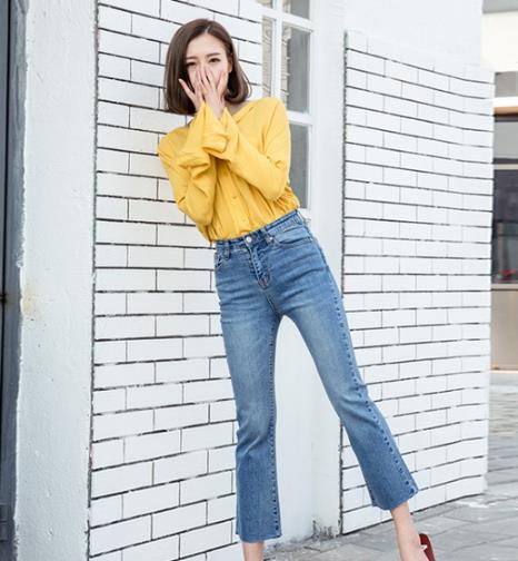 显瘦女人味十足的时尚喇叭裤穿搭回归(图) 显瘦女人味十足的时尚喇叭裤穿搭回归(图)