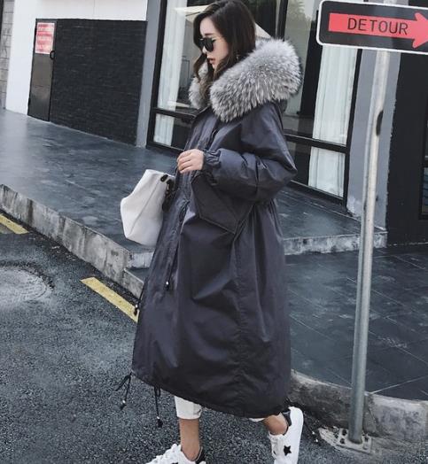 降温必备加长收腰连帽羽绒服搭配：显瘦又减龄