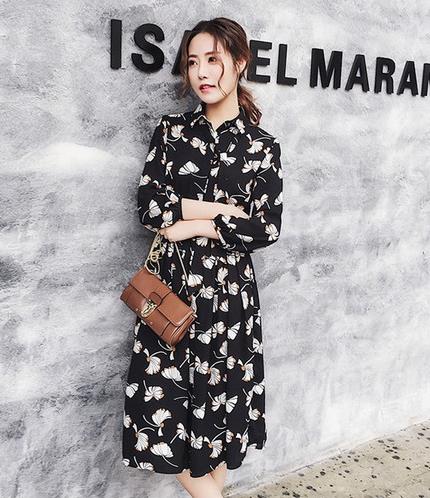 碎花连衣裙的多种穿搭：彰显青春活力连衣裙分享