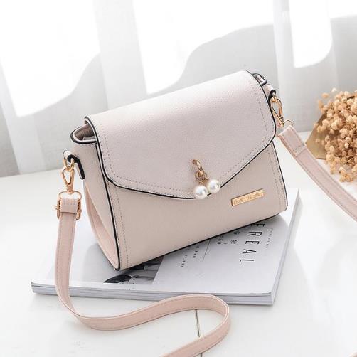 单肩斜挎包怎么搭配：复古简约时尚斜挎包分享