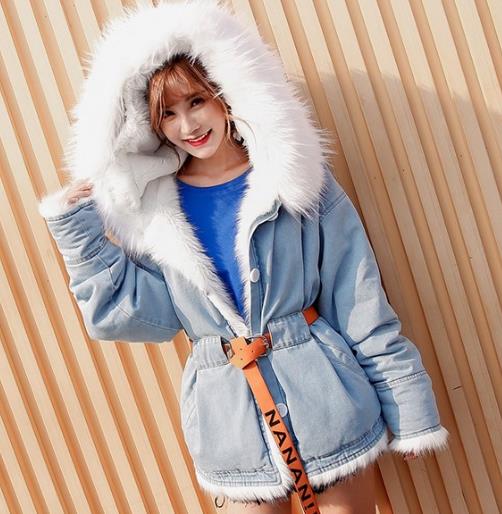 冬季短款牛仔外套的多种搭配:时尚显瘦又保暖 冬季短款牛仔外套的多种搭配:时尚显瘦又保暖