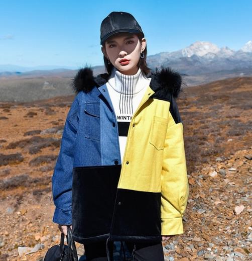 冬季短款牛仔外套的多种搭配：时尚显瘦又保暖