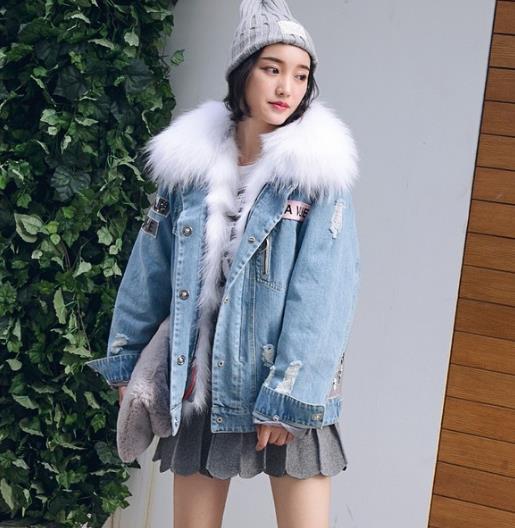 冬季短款牛仔外套的多种搭配：时尚显瘦又保暖