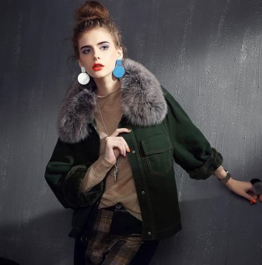 中长款翻领牛仔外套如何搭配:打造时尚潮流(图) 中长款翻领牛仔外套如何搭配:打造时尚潮流(图)