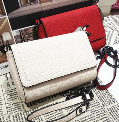 凸显高贵优雅气质的斜跨链条包搭配精选（图）