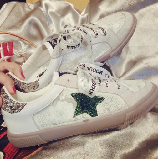 亮片网面休闲鞋的多种搭配:时髦个性又百搭(图) 亮片网面休闲鞋的多种搭配:时髦个性又百搭(图)