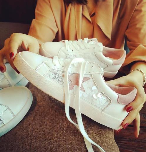 亮片网面休闲鞋的多种搭配:时髦个性又百搭(图) 亮片网面休闲鞋的多种搭配:时髦个性又百搭(图)