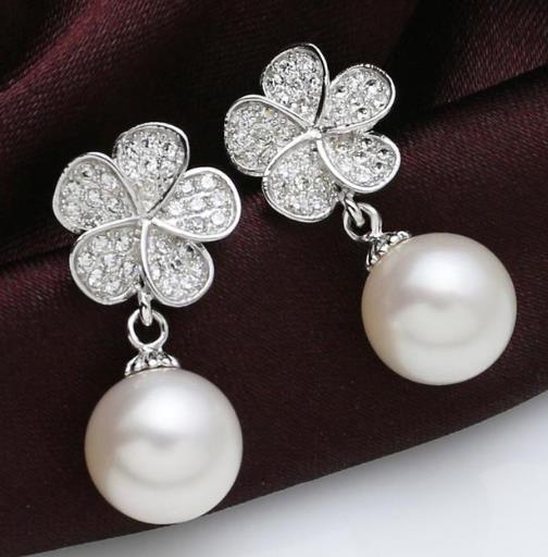 女神必备珍珠耳环:简约优雅耳环搭配示范(图) 女神必备珍珠耳环:简约优雅耳环搭配示范(图)