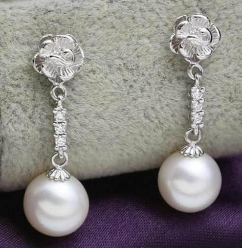 女神必备珍珠耳环:简约优雅耳环搭配示范(图) 女神必备珍珠耳环:简约优雅耳环搭配示范(图)