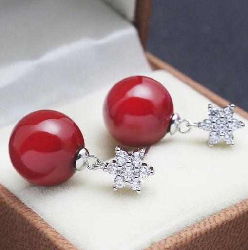 女神必备珍珠耳环:简约优雅耳环搭配示范(图) 女神必备珍珠耳环:简约优雅耳环搭配示范(图)