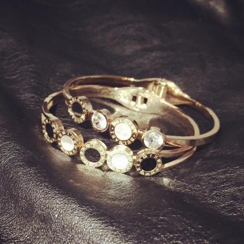 这几款时尚简约范儿的手链搭配推荐（图）