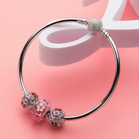 这几款时尚简约范儿的手链搭配推荐（图）