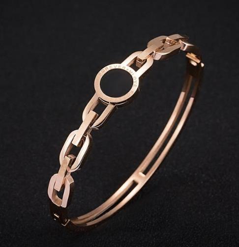 高颜值时尚潮流：百搭显瘦秋冬夹克外套分享（图）