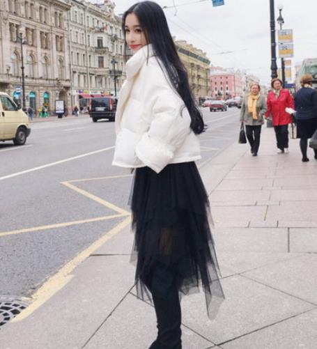 半身裙点燃冬日色彩：魅力十足半身裙推荐（图）