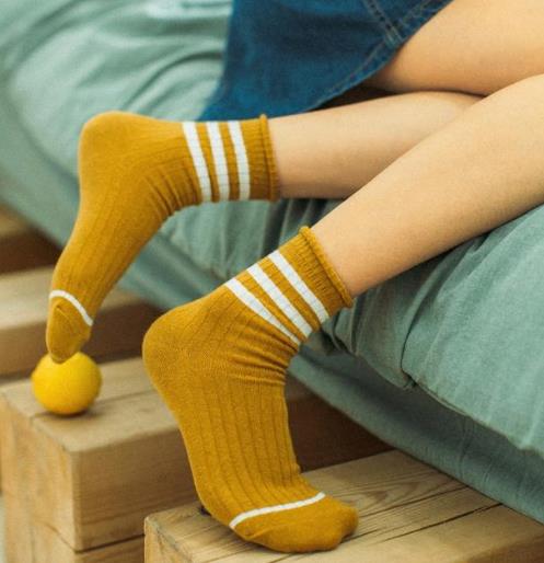 增加文艺感时尚感怎么能少了时尚大气的堆堆袜