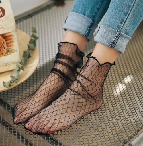 增加文艺感时尚感怎么能少了时尚大气的堆堆袜