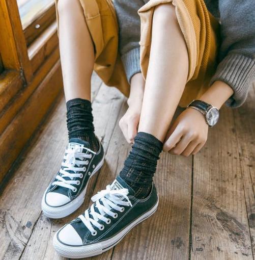 增加文艺感时尚感怎么能少了时尚大气的堆堆袜