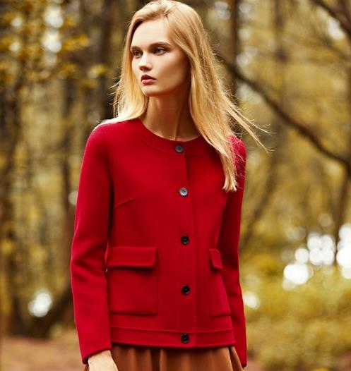 立领宽松加厚直筒棉服搭配链条包:时尚显瘦(图) 立领宽松加厚直筒棉服搭配链条包:时尚显瘦(图)