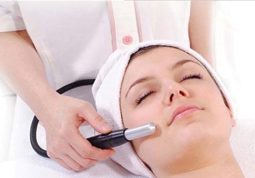 化妆有哪些小窍门:让你的妆容大为增色(图) 化妆有哪些小窍门:让你的妆容大为增色(图)