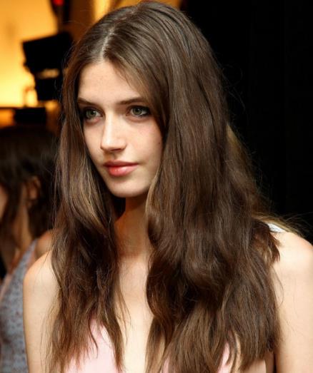 教你一分钟做出飘逸波浪卷发（图）