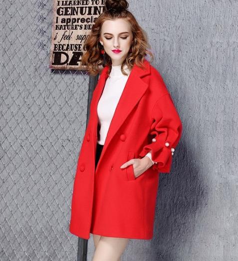 字母刺绣直筒羊毛大衣搭配:彰显时尚优雅范 字母刺绣直筒羊毛大衣搭配:彰显时尚优雅范