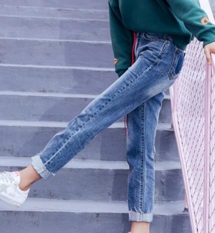 牛仔裤的多种搭配：冬天穿牛仔裤也能美美哒（图）