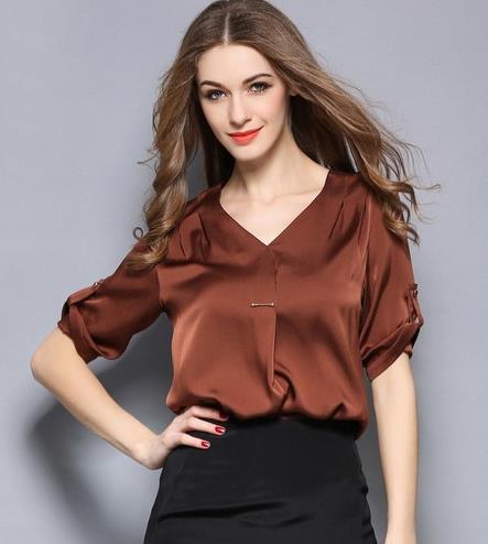 雪纺斜肩衬衫搭配百褶裙:显瘦性感衬衫分享(图) 雪纺斜肩衬衫搭配百褶裙:显瘦性感衬衫分享(图)