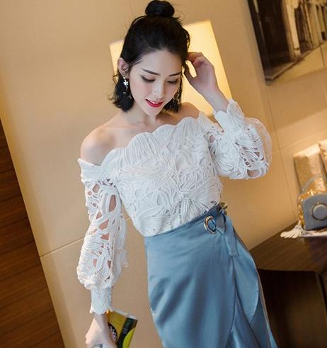 一字领露肩蕾丝衫搭配包臀裙：彰显性感女神范