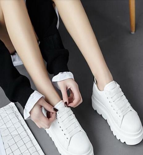 小个子穿什么鞋好看：时尚显高厚底松糕鞋（图）