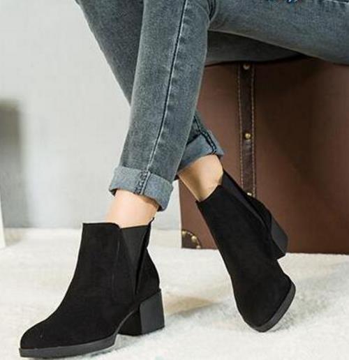 矮个子的福利:显高显瘦流苏磨砂马丁靴分享(图) 矮个子的福利:显高显瘦流苏磨砂马丁靴分享(图)