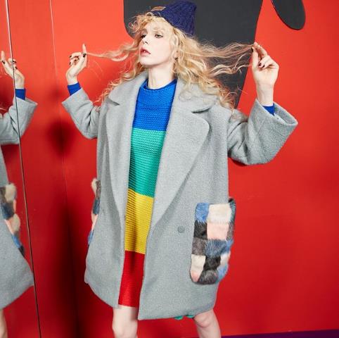 大翻领格子外套的多种搭配示范（图）