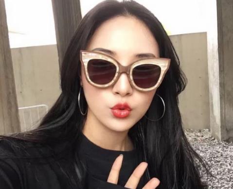 如何用饰品轻松打造巴掌小脸：凸显迷人气质