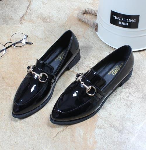 2018最新款布洛克小皮鞋搭配:打造时尚国际范 2018最新款布洛克小皮鞋搭配:打造时尚国际范