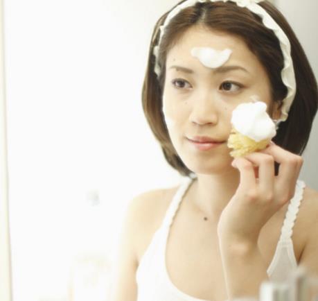 四种洁面法:让晨起倦肌活力十足(图) 四种洁面法:让晨起倦肌活力十足(图)