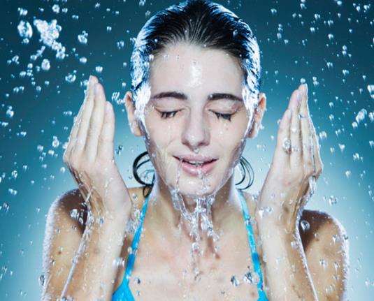 四种洁面法:让晨起倦肌活力十足(图) 四种洁面法:让晨起倦肌活力十足(图)