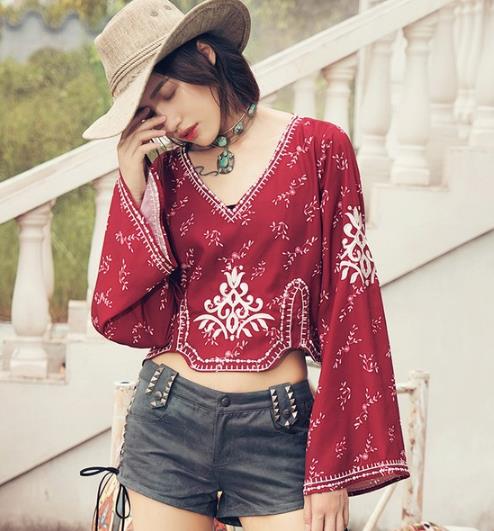 灯笼袖雪纺衫搭配包臀裙：时尚可爱雪纺衫推荐