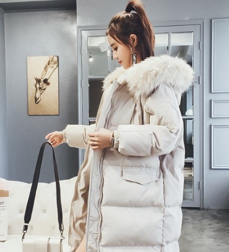 冬天大毛领过膝棉服就该这么穿搭示范（图）