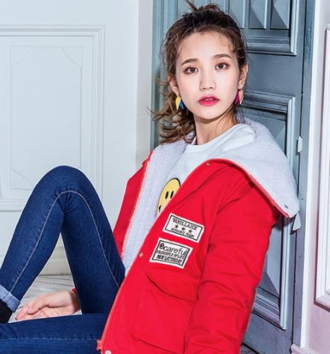 冬天大毛领过膝棉服就该这么穿搭示范（图）