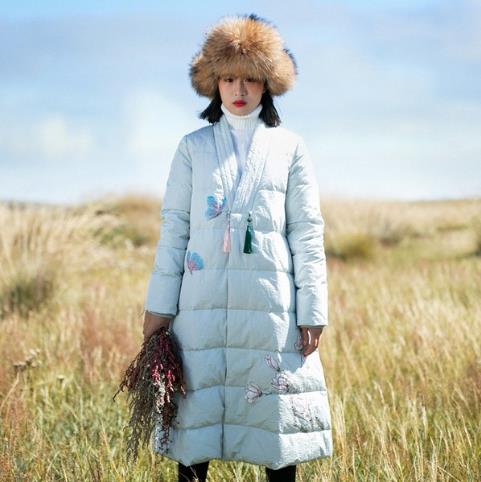 羽绒服你选对了吗:典雅大气刺绣收腰羽绒服推荐 羽绒服你选对了吗:典雅大气刺绣收腰羽绒服推荐