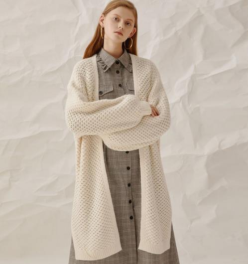 白色针织衫搭配牛仔裤:百搭简约又显瘦(图) 白色针织衫搭配牛仔裤:百搭简约又显瘦(图)