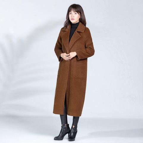 双面呢短外套搭配百褶短裙：显瘦显高又减龄（图）