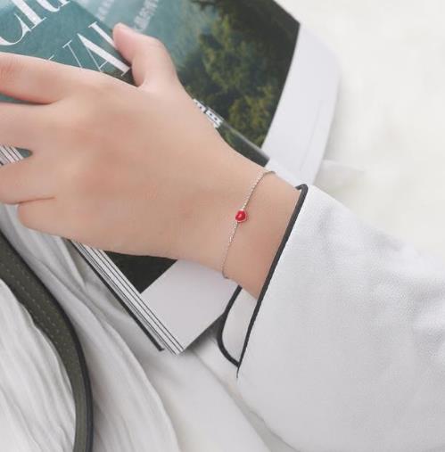 2018最流行清新简约的多层珍珠手链搭配（图）