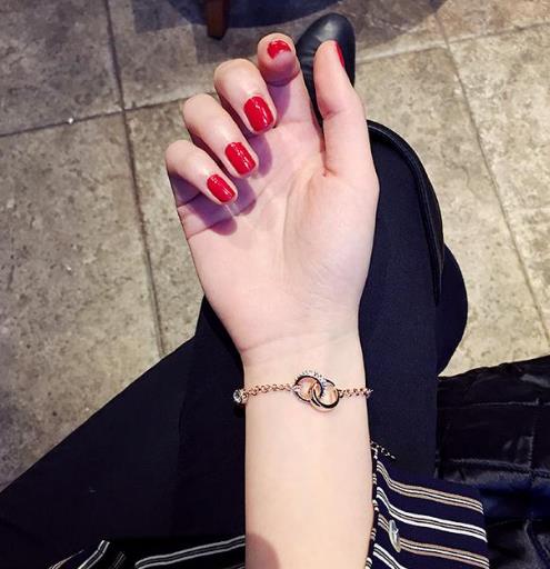 2018最流行清新简约的多层珍珠手链搭配（图）